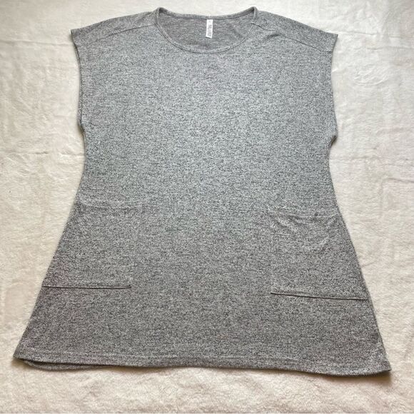 Latched Mama Gray Nest Nursing Tunic Size Small - Picture 1 of 9